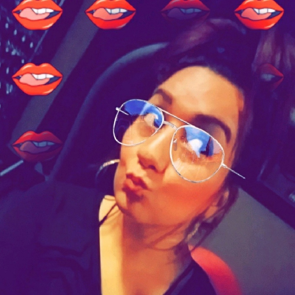 Meet your posher, Lizette. 😘